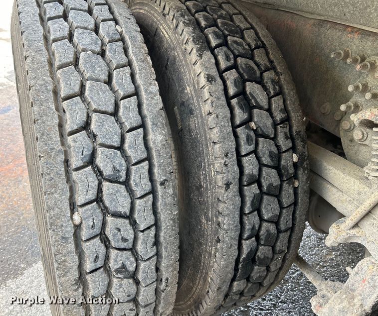 image for item EK4653 2000 Sterling L-Line dump truck