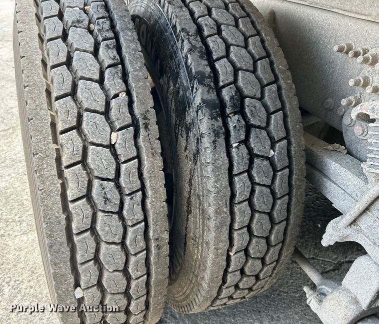 image for item EK4653 2000 Sterling L-Line dump truck