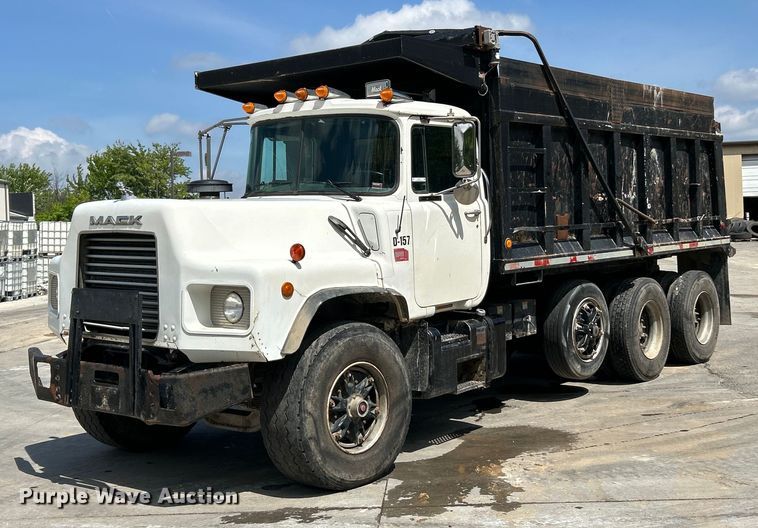 image for item EK4654 1999 Mack DM690S dump truck