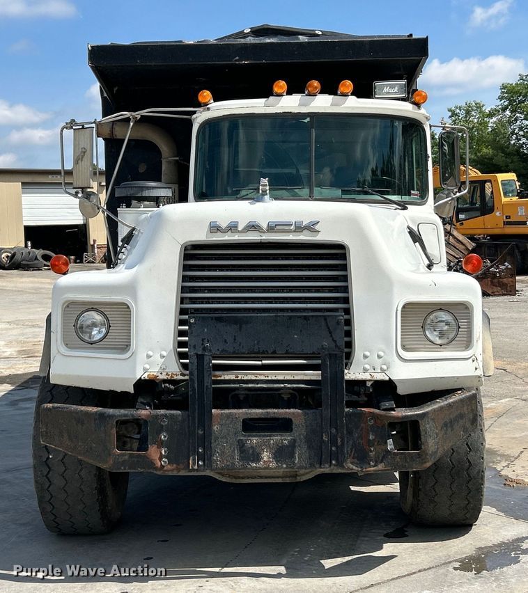 image for item EK4654 1999 Mack DM690S dump truck