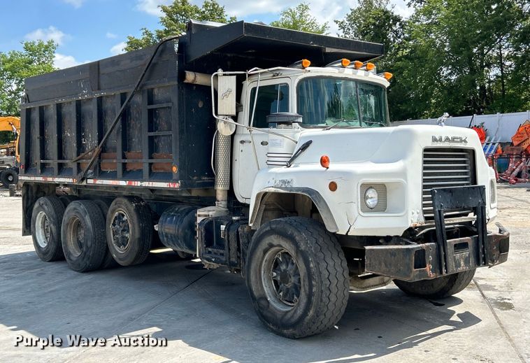 image for item EK4654 1999 Mack DM690S dump truck