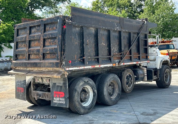 image for item EK4654 1999 Mack DM690S dump truck