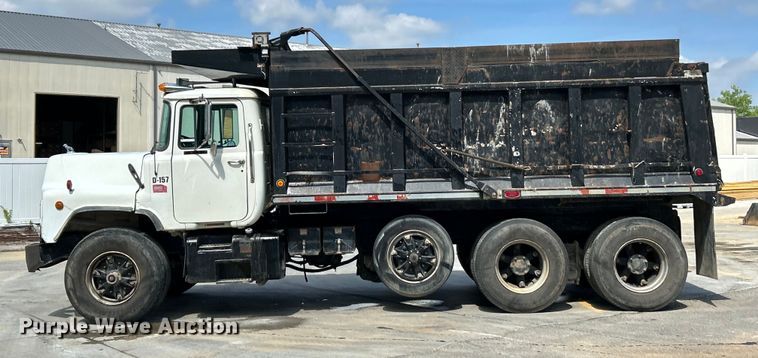 image for item EK4654 1999 Mack DM690S dump truck