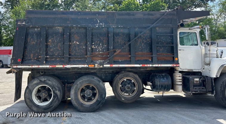image for item EK4654 1999 Mack DM690S dump truck