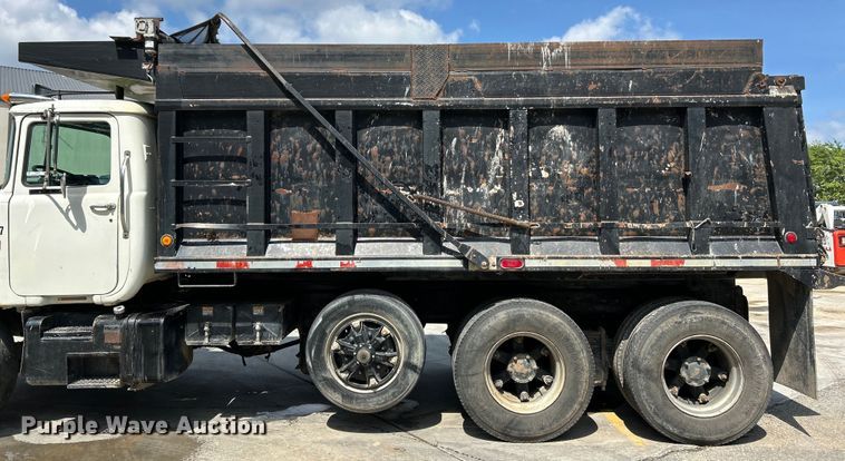 image for item EK4654 1999 Mack DM690S dump truck