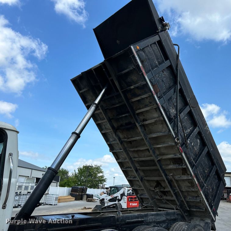 image for item EK4654 1999 Mack DM690S dump truck