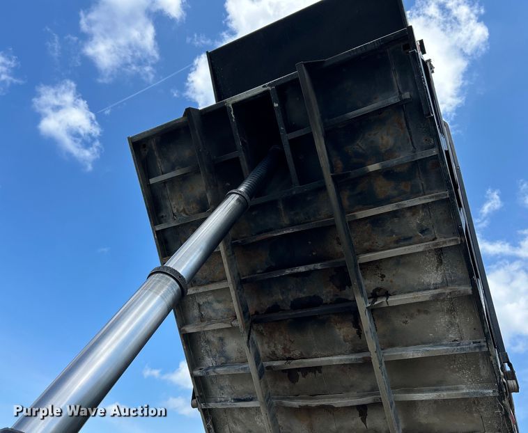 image for item EK4654 1999 Mack DM690S dump truck