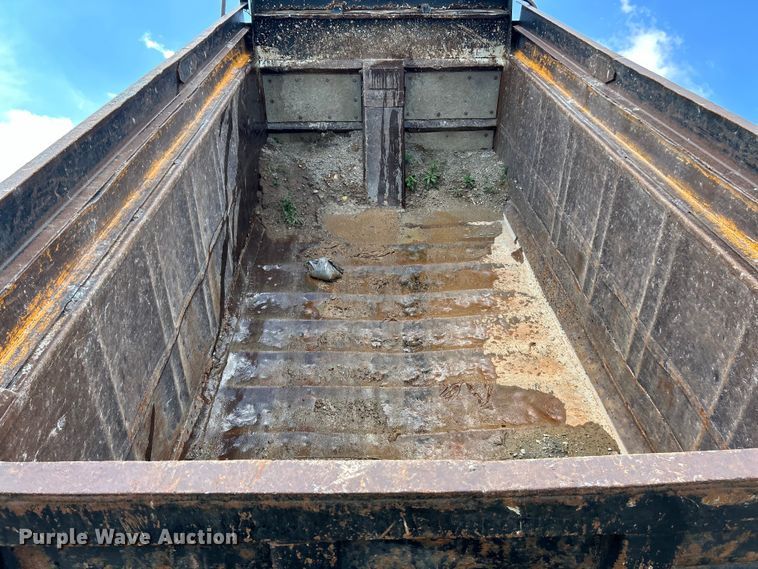 image for item EK4654 1999 Mack DM690S dump truck