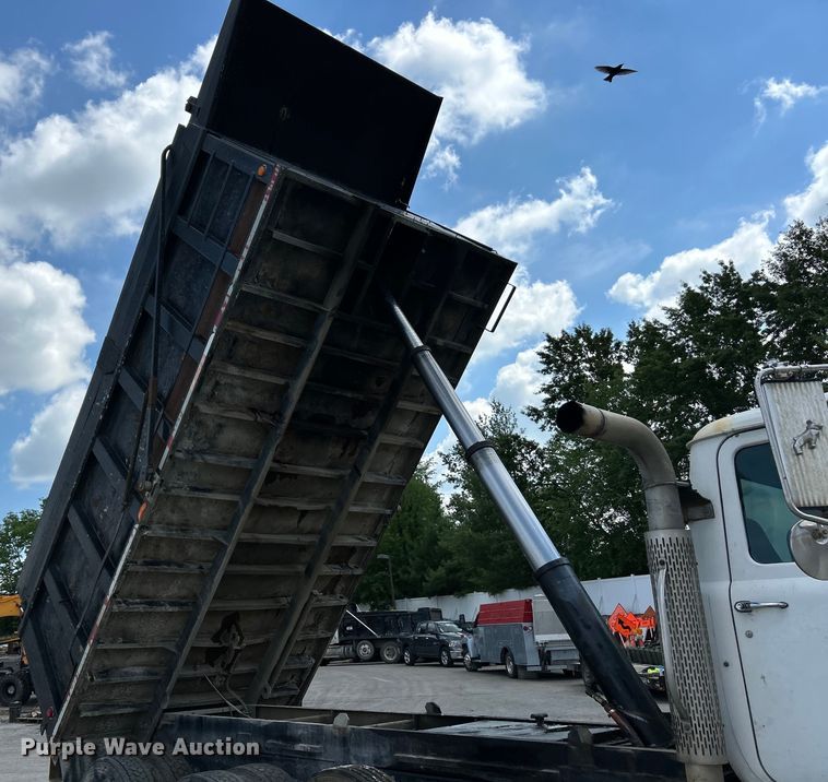 image for item EK4654 1999 Mack DM690S dump truck