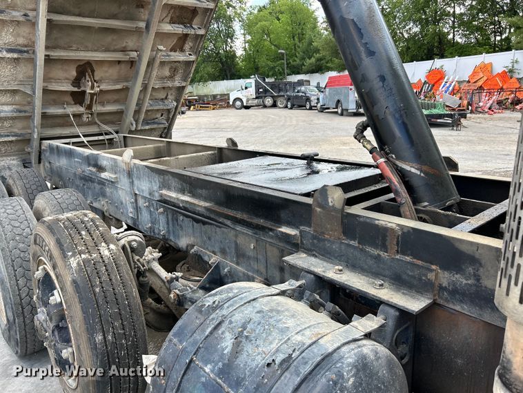 image for item EK4654 1999 Mack DM690S dump truck