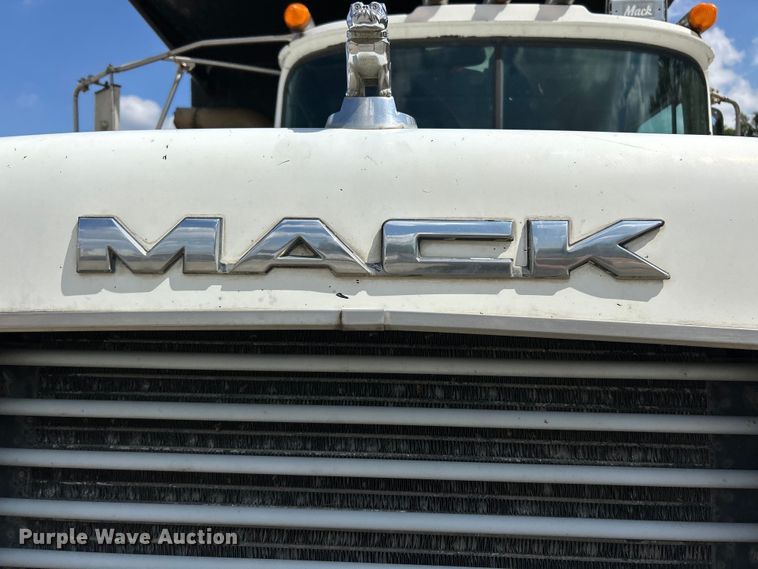 image for item EK4654 1999 Mack DM690S dump truck