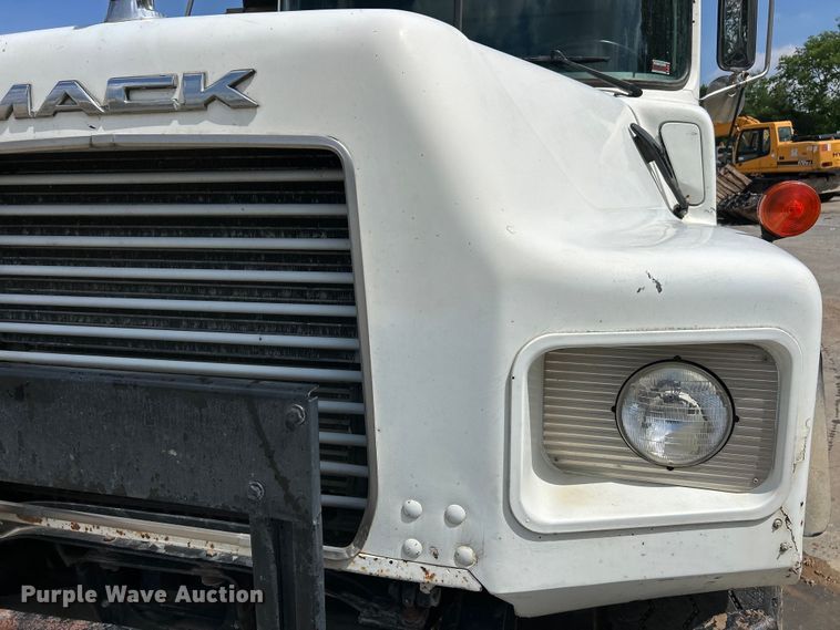 image for item EK4654 1999 Mack DM690S dump truck