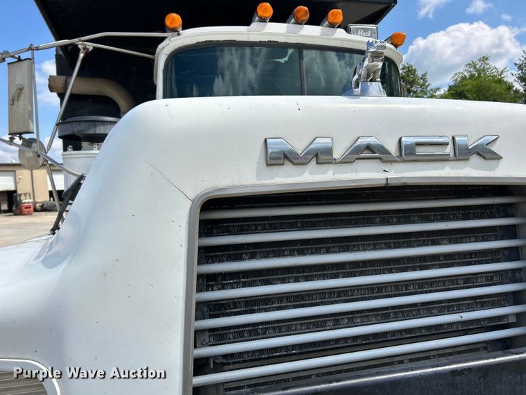 image for item EK4654 1999 Mack DM690S dump truck
