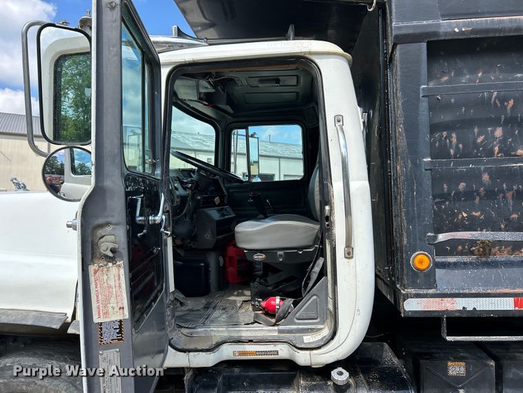 image for item EK4654 1999 Mack DM690S dump truck