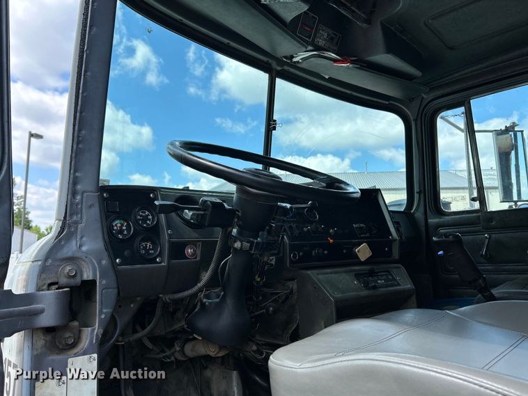 image for item EK4654 1999 Mack DM690S dump truck