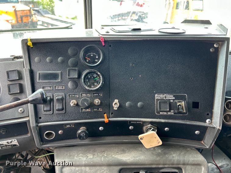 image for item EK4654 1999 Mack DM690S dump truck