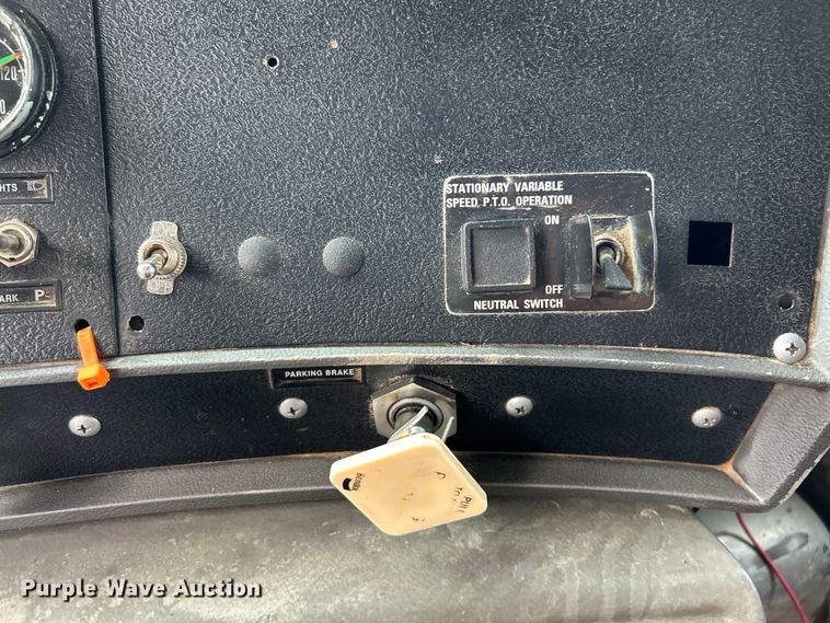 image for item EK4654 1999 Mack DM690S dump truck