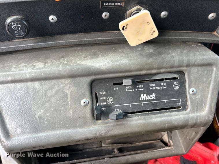 image for item EK4654 1999 Mack DM690S dump truck