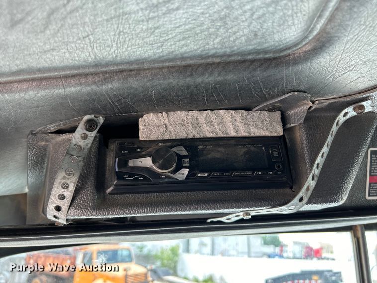 image for item EK4654 1999 Mack DM690S dump truck