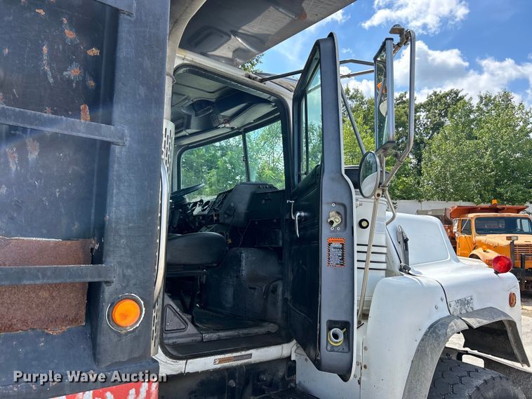 image for item EK4654 1999 Mack DM690S dump truck