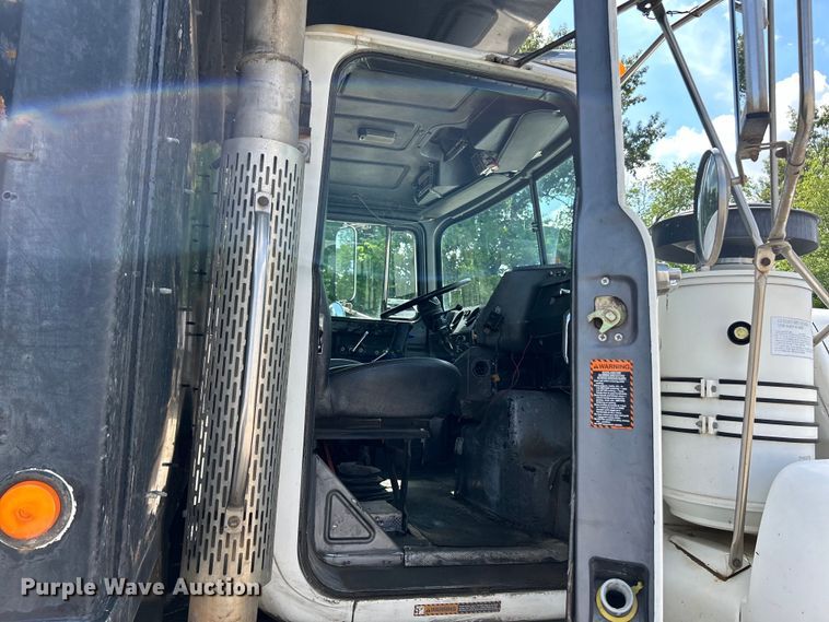 image for item EK4654 1999 Mack DM690S dump truck