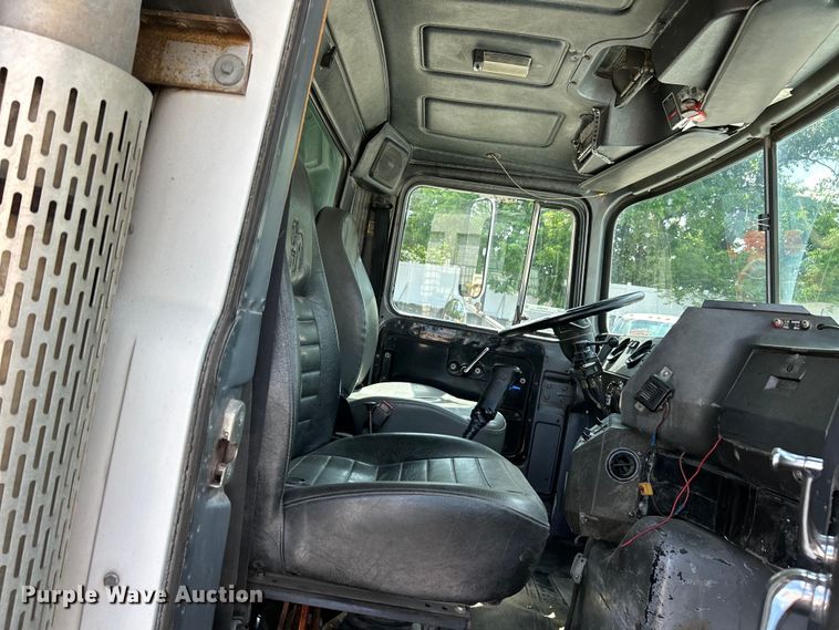 image for item EK4654 1999 Mack DM690S dump truck