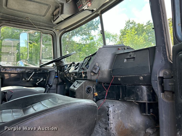 image for item EK4654 1999 Mack DM690S dump truck