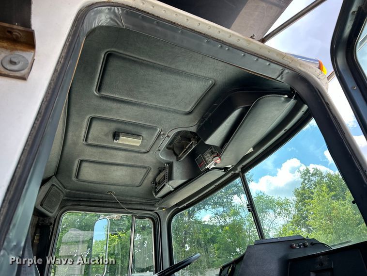 image for item EK4654 1999 Mack DM690S dump truck