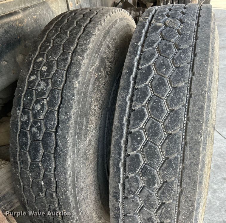 image for item EK4654 1999 Mack DM690S dump truck