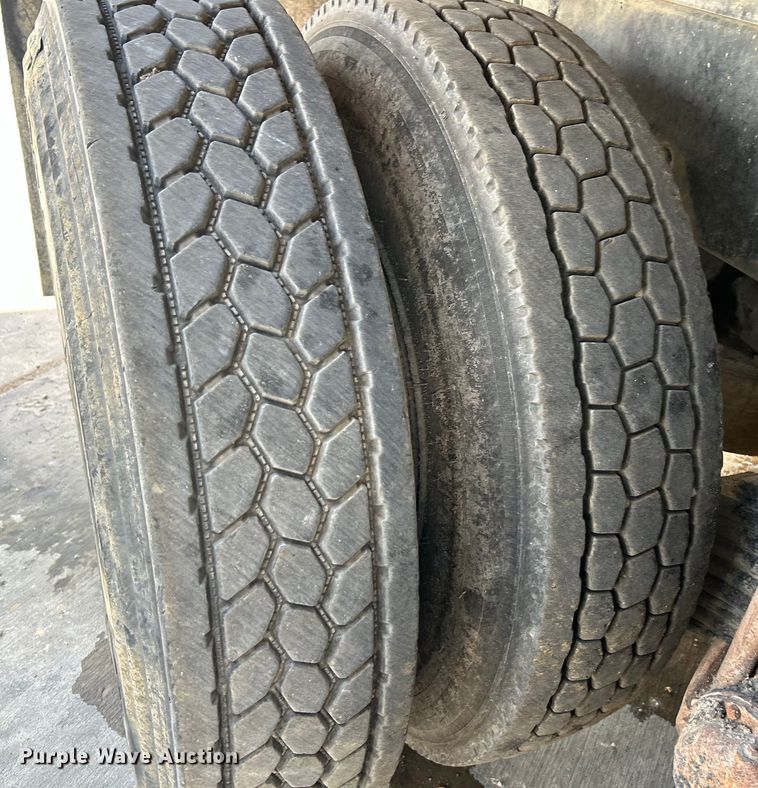 image for item EK4654 1999 Mack DM690S dump truck