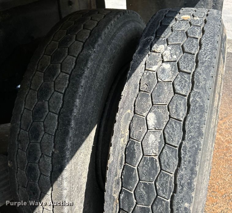 image for item EK4654 1999 Mack DM690S dump truck