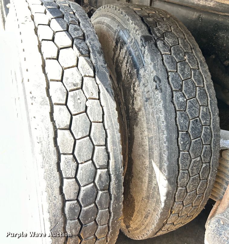 image for item EK4654 1999 Mack DM690S dump truck