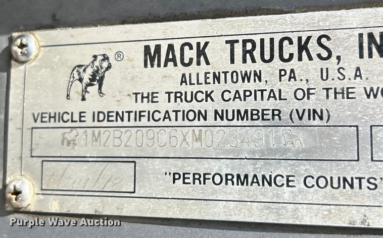 image for item EK4654 1999 Mack DM690S dump truck