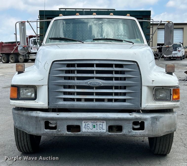 image for item EK4657 1998 Ford F700 flatbed truck