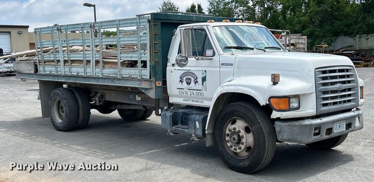 image for item EK4657 1998 Ford F700 flatbed truck