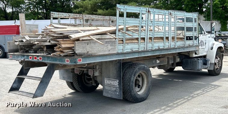 image for item EK4657 1998 Ford F700 flatbed truck