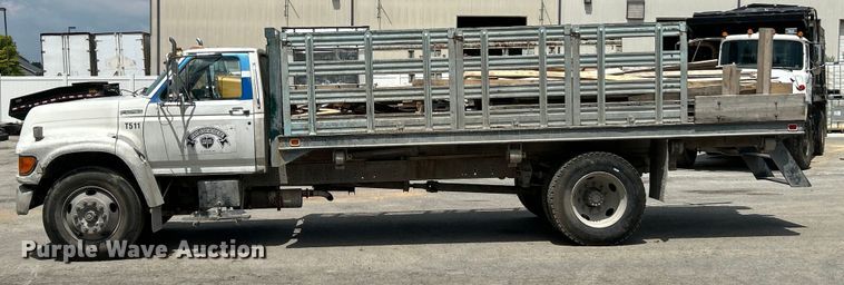 image for item EK4657 1998 Ford F700 flatbed truck