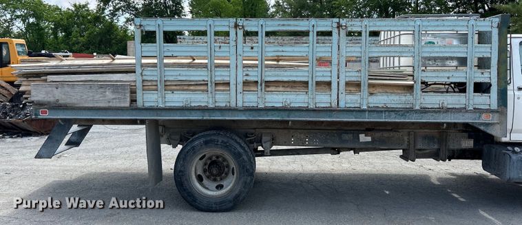 image for item EK4657 1998 Ford F700 flatbed truck