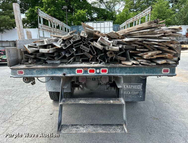 image for item EK4657 1998 Ford F700 flatbed truck