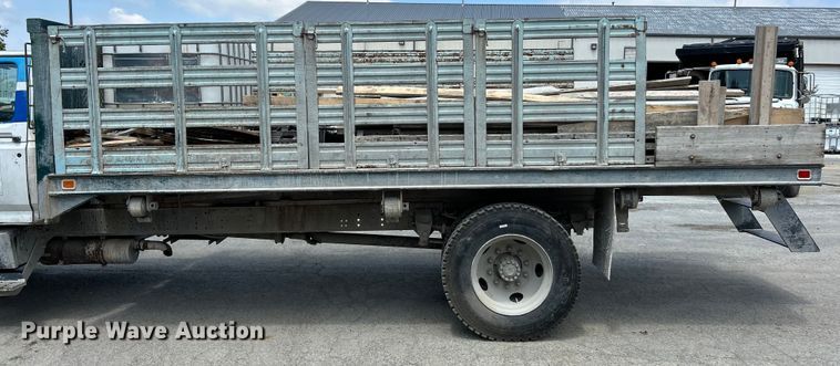 image for item EK4657 1998 Ford F700 flatbed truck