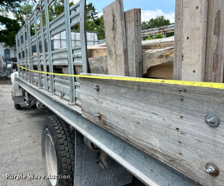 image for item EK4657 1998 Ford F700 flatbed truck