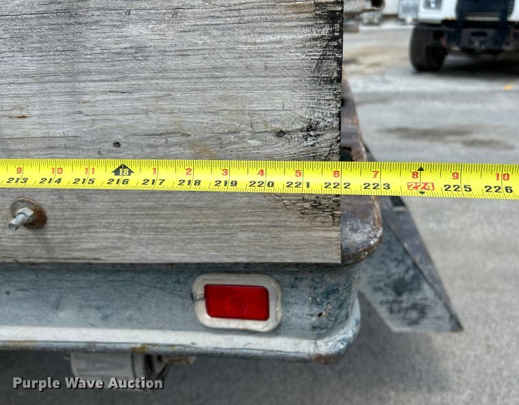 image for item EK4657 1998 Ford F700 flatbed truck