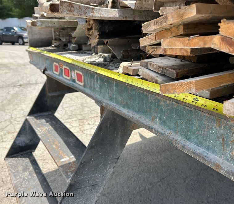 image for item EK4657 1998 Ford F700 flatbed truck