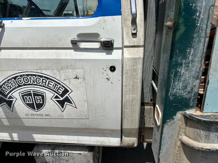 image for item EK4657 1998 Ford F700 flatbed truck