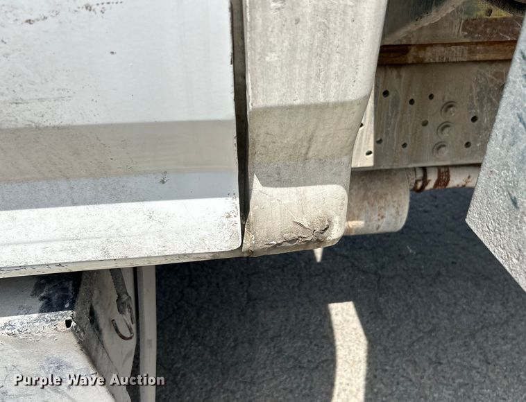 image for item EK4657 1998 Ford F700 flatbed truck