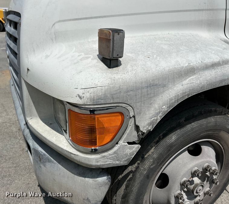 image for item EK4657 1998 Ford F700 flatbed truck