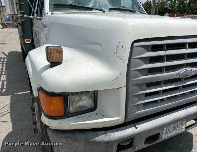 image for item EK4657 1998 Ford F700 flatbed truck