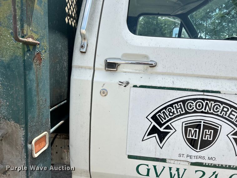 image for item EK4657 1998 Ford F700 flatbed truck