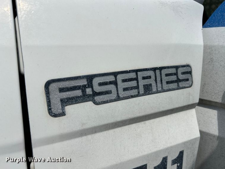 image for item EK4657 1998 Ford F700 flatbed truck