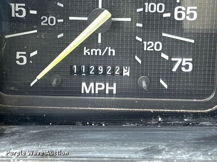 image for item EK4657 1998 Ford F700 flatbed truck